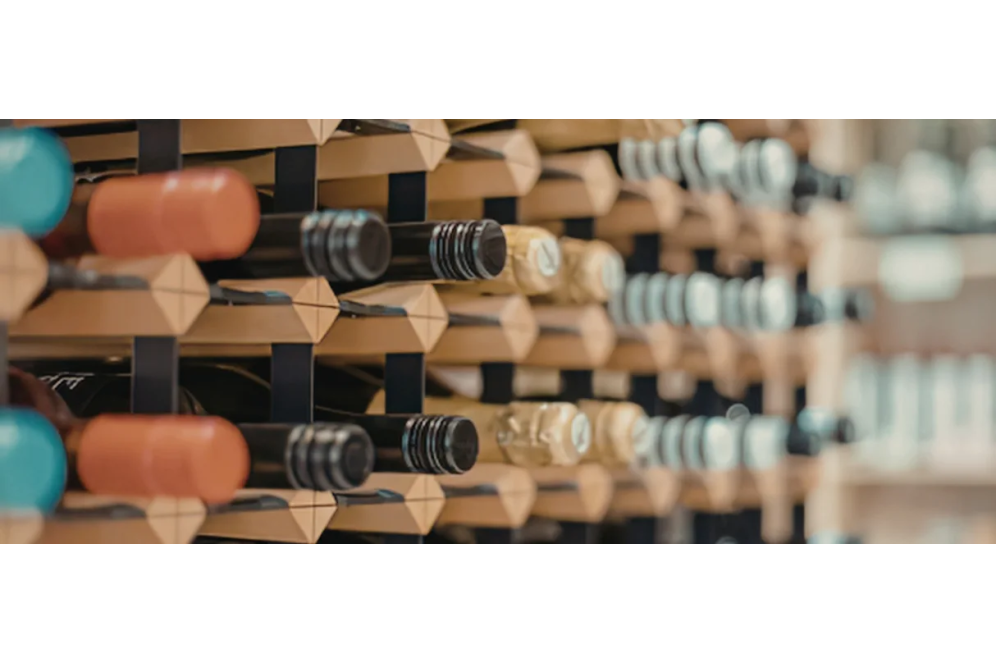 Comment nettoyer une cave à vin ? Guide et astuces de pro